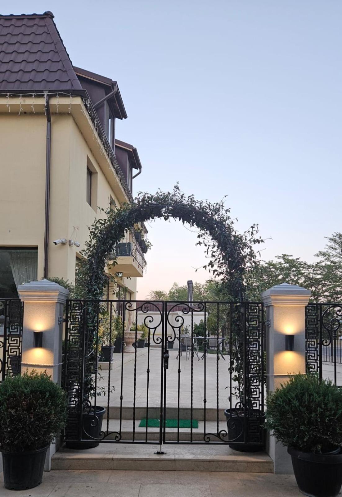 Mihai Palace Buftea Экстерьер фото